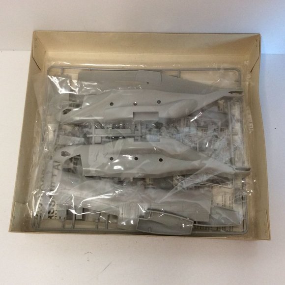 Vintage Hobby Craft V-22 Osprey Assault Aircraft Model Kit HC137 1:72 Scale - Picture 6 of 9